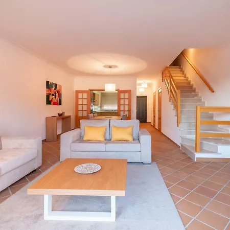 Acolhedora Vivenda Geminada D'el Rey 別荘