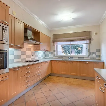 Acolhedora Vivenda Geminada D'el Rey 別荘 *